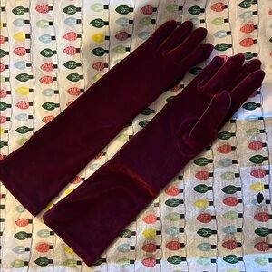 Elegant Velvet Gloves in Deep Burgundy